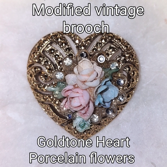 Gold Heart Pin w/Vintage Porcelain Flower Center - Picture 9 of 9